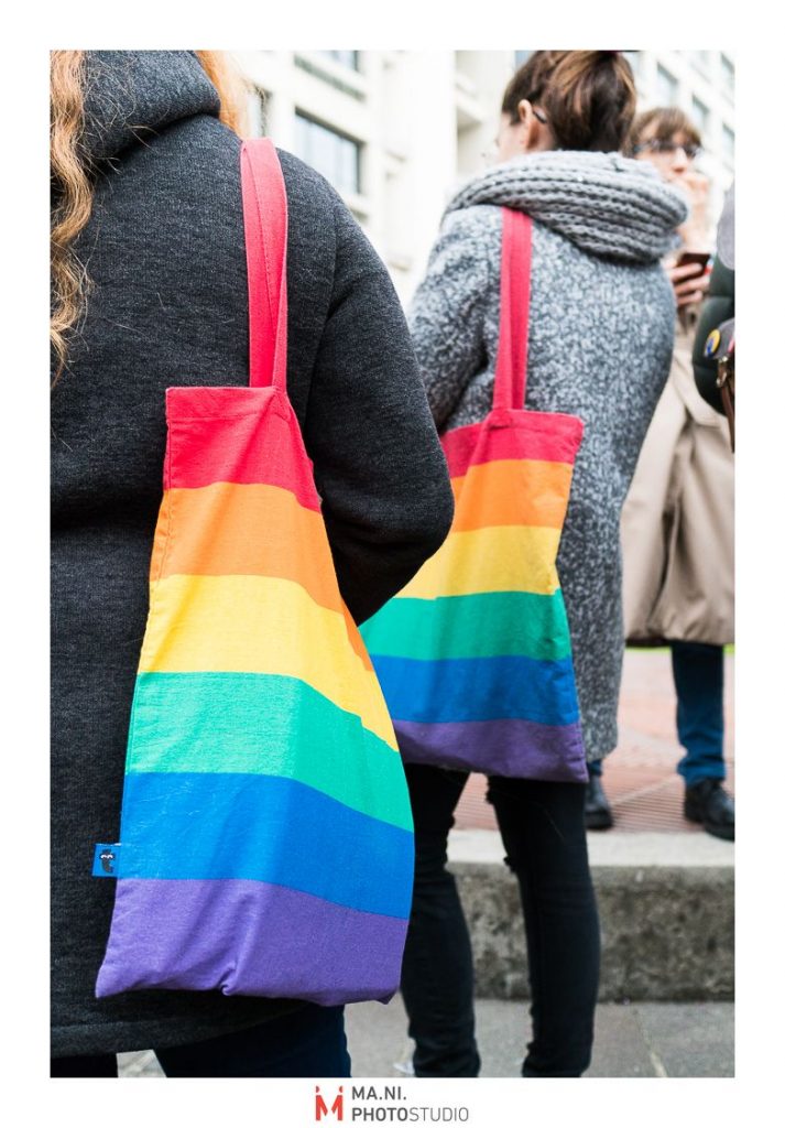 Presidio per legge regionale contro l'omotransfobia a Bologna - arcobaleno