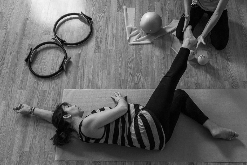 Il servizio fotografico gravidanza ti porta ad esempio a ricordare le tue sessioni di yoga gravidanza