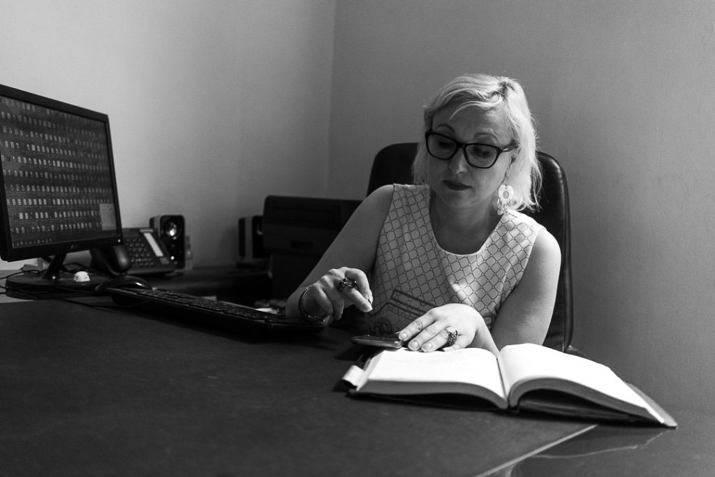 avv. Chiara Magrì nel suo studio a Modena